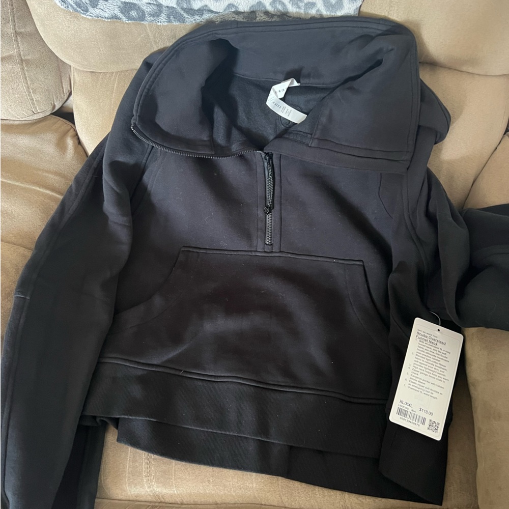 Nwt Lululemon funnel neck